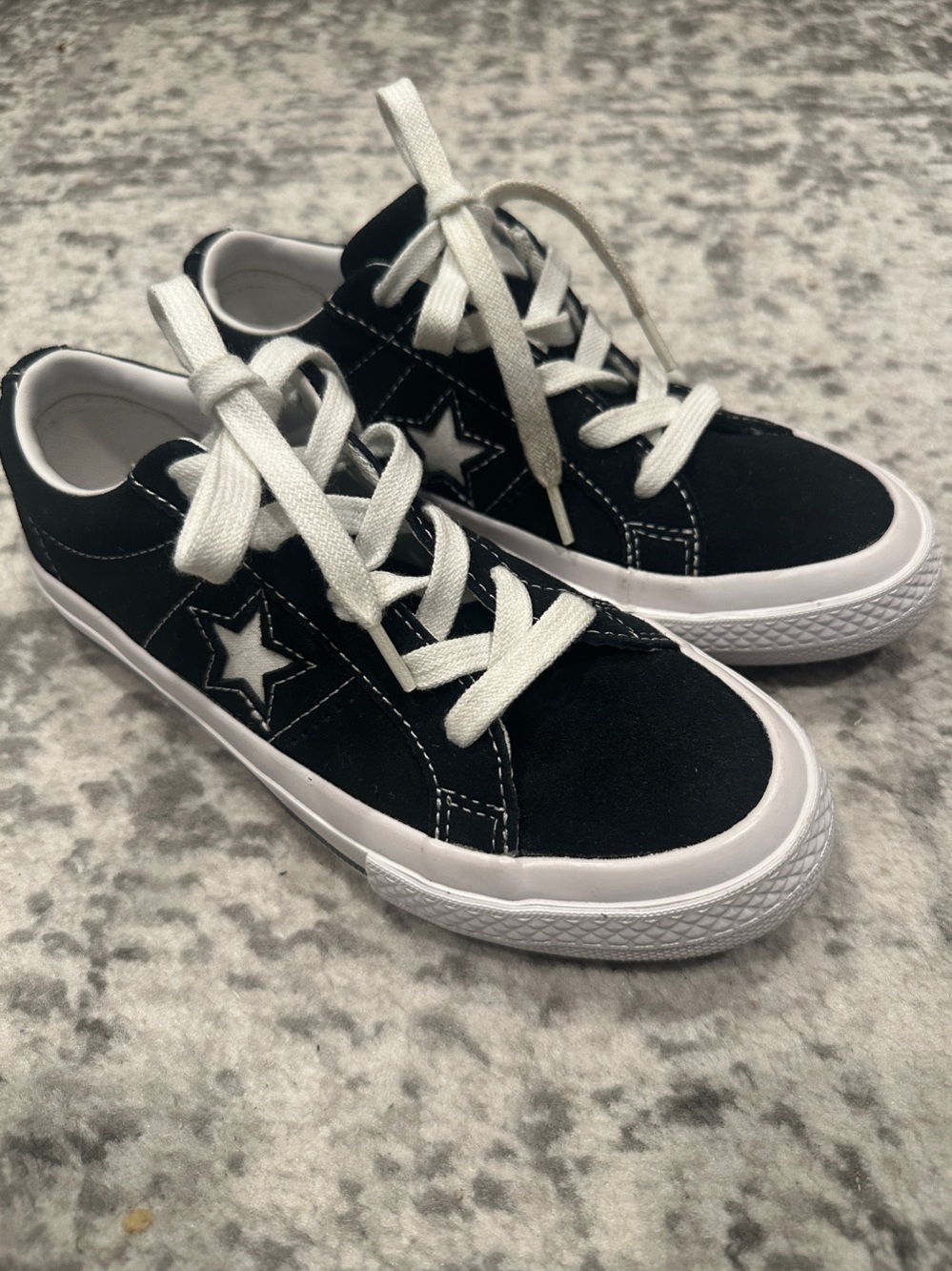 Converse Kids Black & White Star Low-Top Sneakers. Y2K. Back to school.